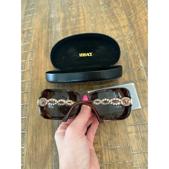 Versace sunglasses mod.4070 col 338/3 Made in Italy Vintage 1990\' ladies fashion main image 4